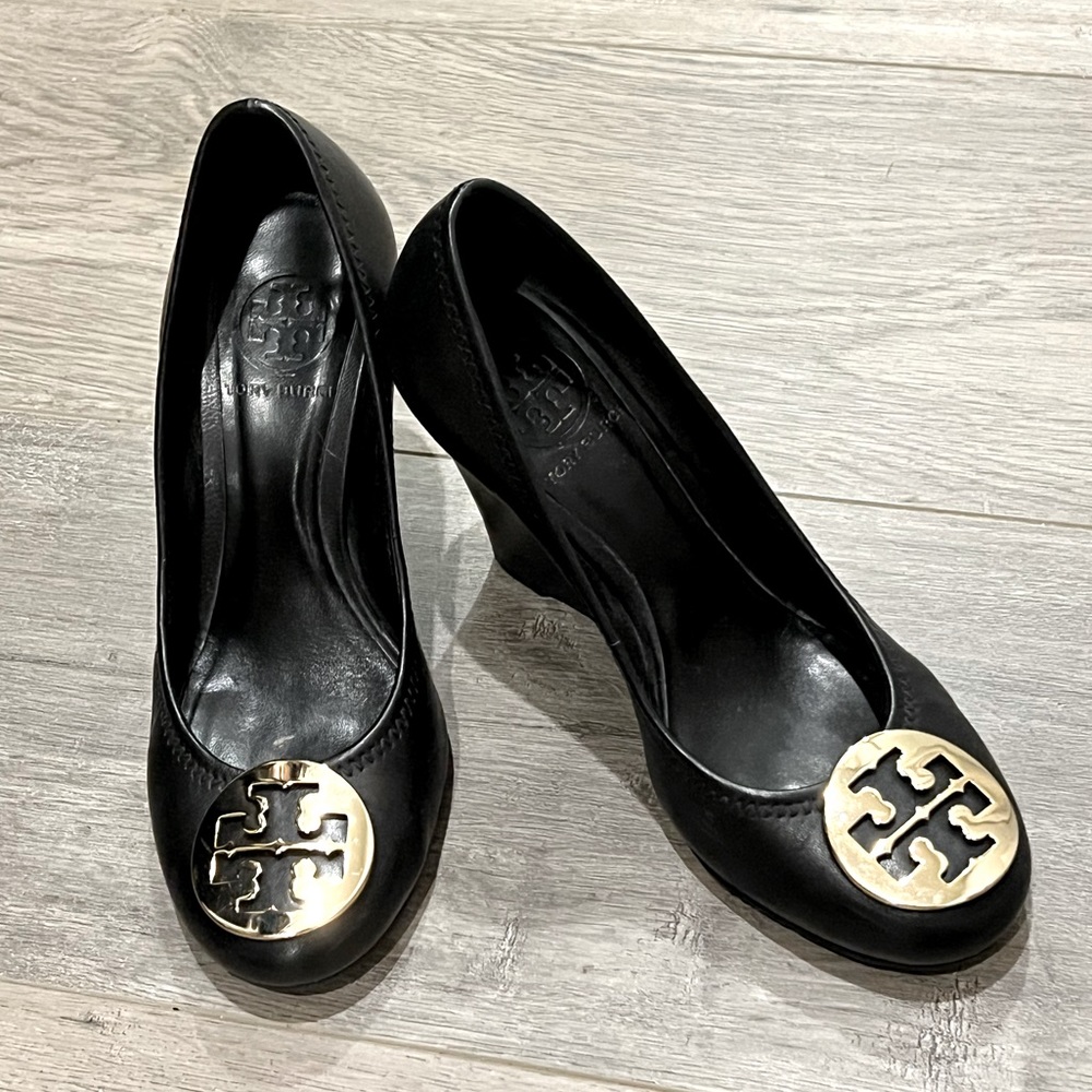 Tory Burch Sophie Wedge Mestico, Black, Size 6